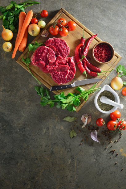 炖牛肉或炖牛肉配料，俯视图片下载