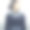 自信的女人穿着运动服向前看的肖像图片下载