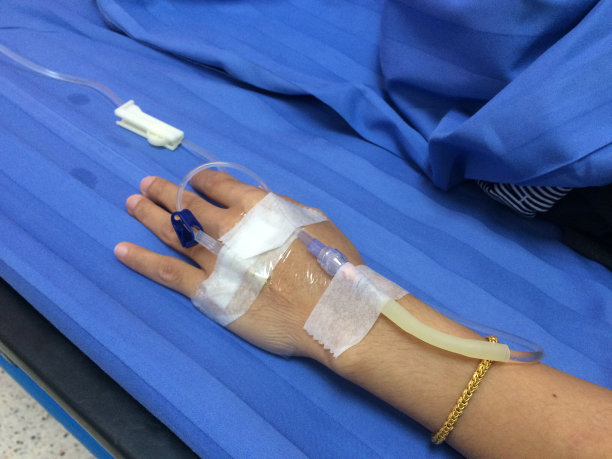 生理盐水静脉滴注法图片下载