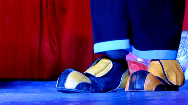 小丑鞋图片下载