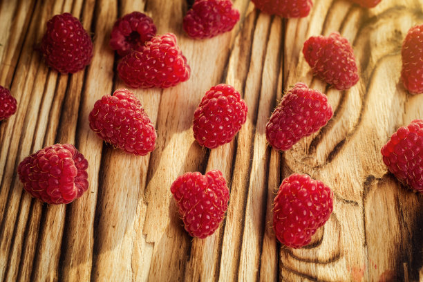 种植树莓，树莓背景特写照片，高分辨率产品，美味一级有机水果，树莓作为背景图片下载