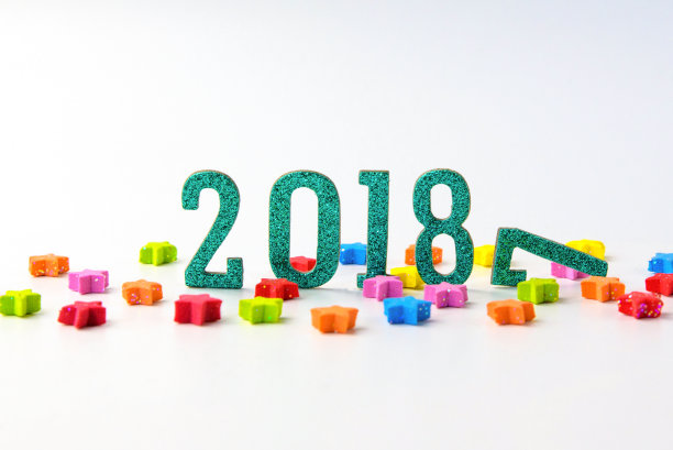 2018年新年概念。一组彩色的星星在白色的背景上约2 0 1 8号。图片下载