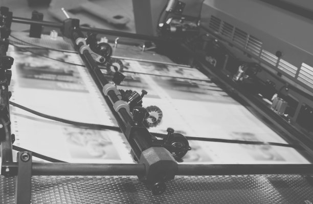 报纸在胶印机上图片下载