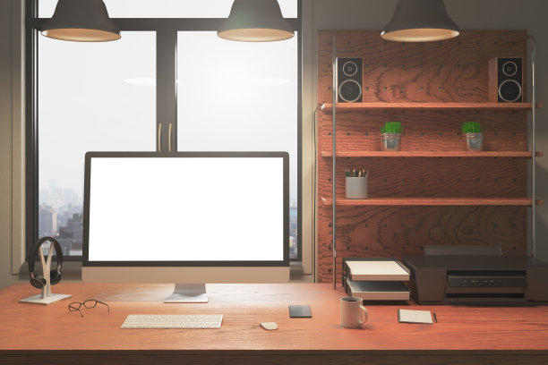 创造性的办公桌与空的白色电脑图片下载