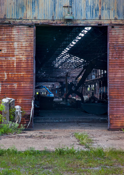 放弃了钢铁业的门图片下载