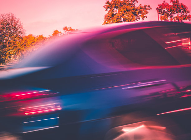 抽象运动模糊的图片，一个快速驾驶的汽车图片下载