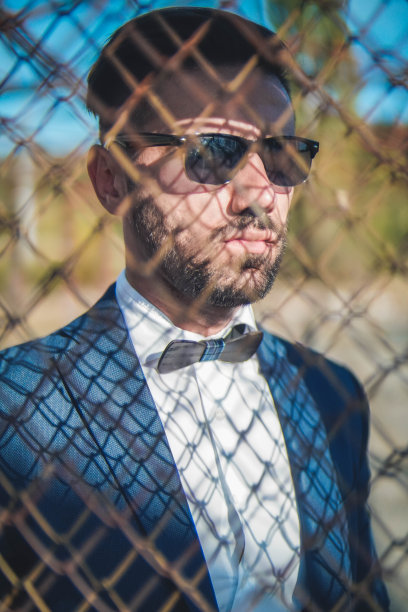 打领结的帅哥图片下载