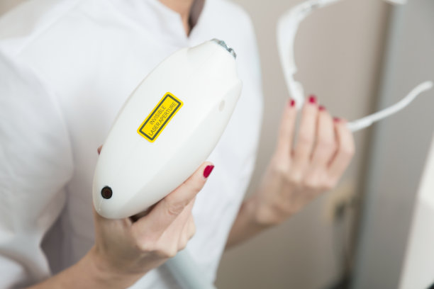 美容师手持激光装置图片下载