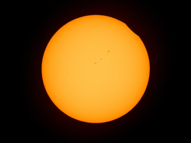 第一次接触月食2017图片下载