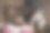一对夫妇在厨房清理桌子图片下载