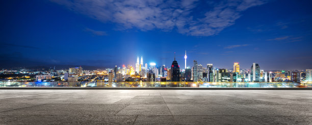 黄昏时分，现代城市里空荡荡的大理石地板图片下载