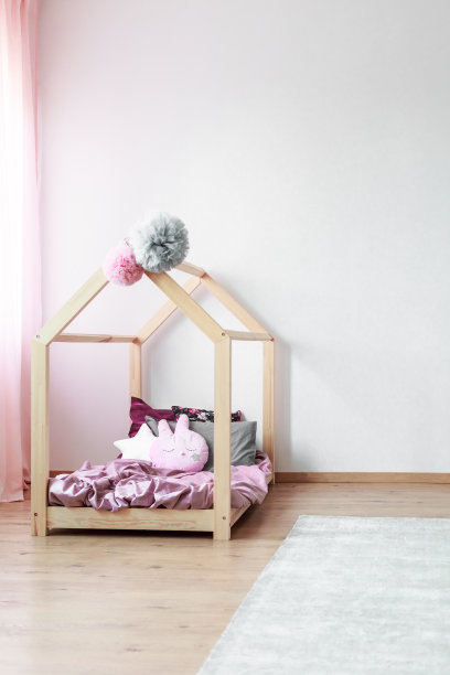 儿童卧室的木床图片下载