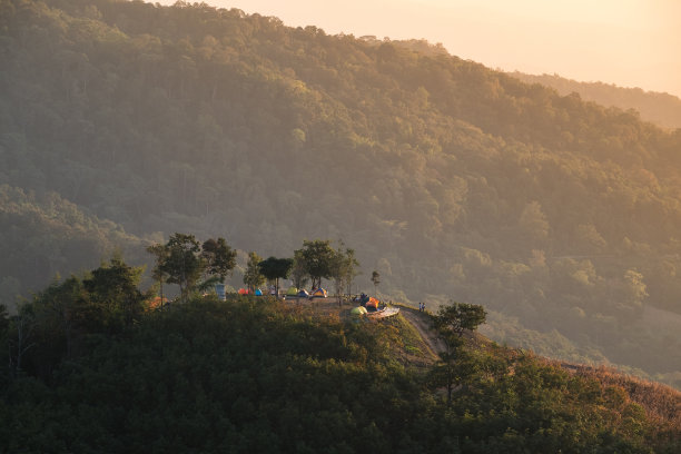 泰国南省Doi samer dao山上的露营区。图片下载