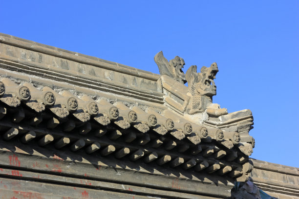 一座寺庙的灰色屋顶，特写照片图片下载