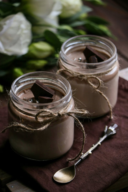 玻璃罐装意大利巧克力奶冻甜点图片下载