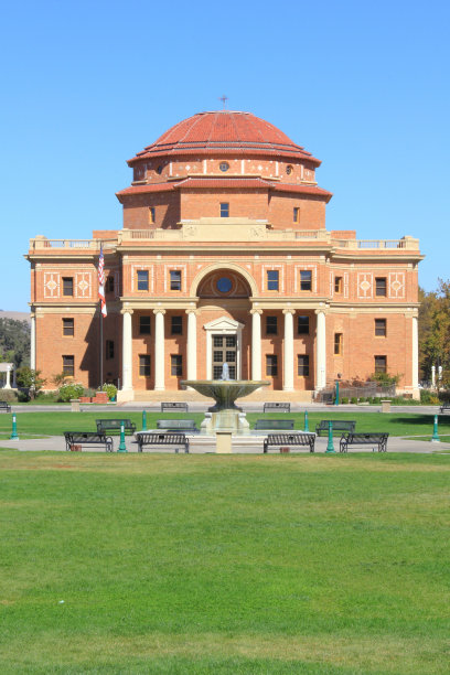 加利福尼亚州阿塔斯卡德罗市的历史市政厅图片下载