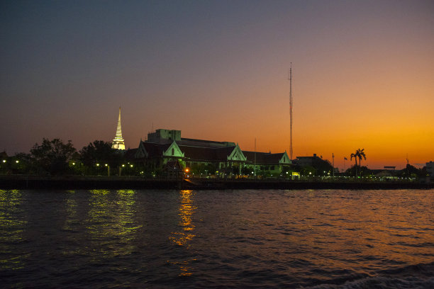 日落时分，从湄南河到阿隆寺图片下载