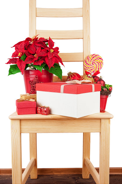 有圣诞装饰的木椅图片下载