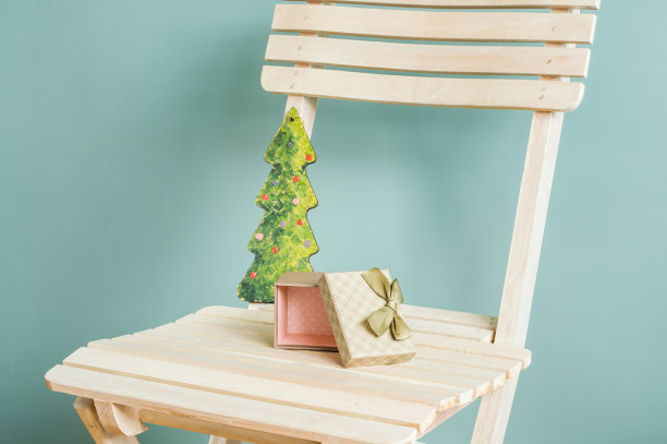 礼物盒和圣诞树图片下载