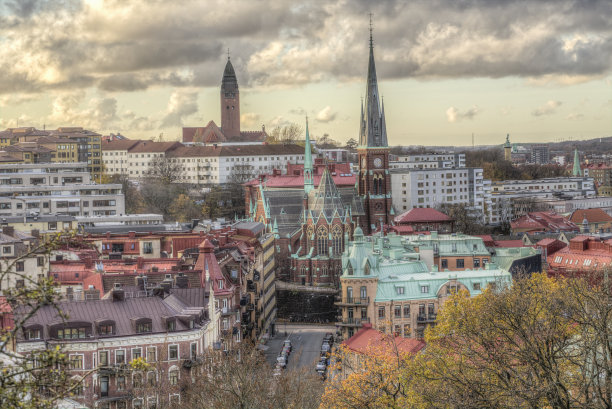 哥德堡的天际线上有两座名为“masthugskyrkan”和“Oscar Fredriks kyrka”的教堂。图片下载