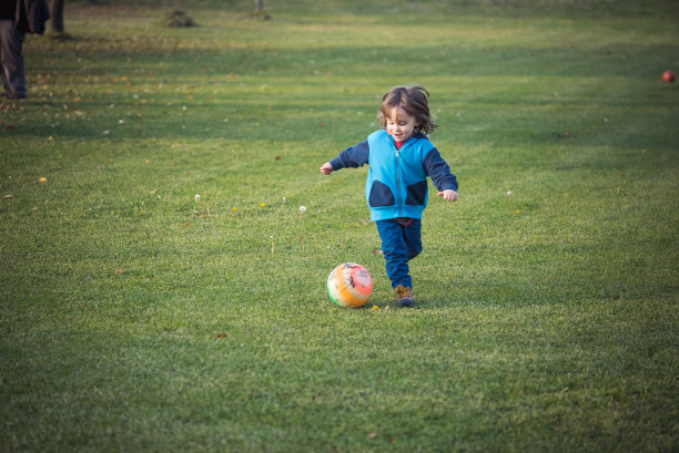 带球的小跑腿者图片下载