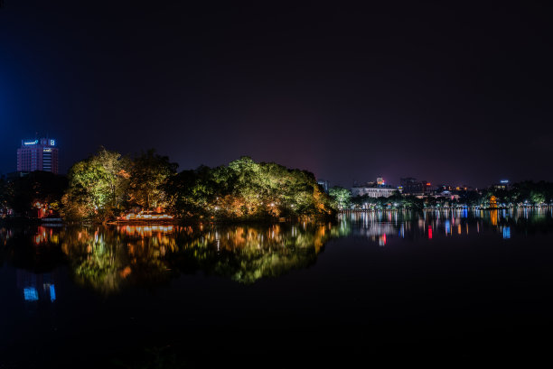 夜游玉山寺图片下载