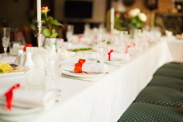 餐厅里的空盘子图片下载