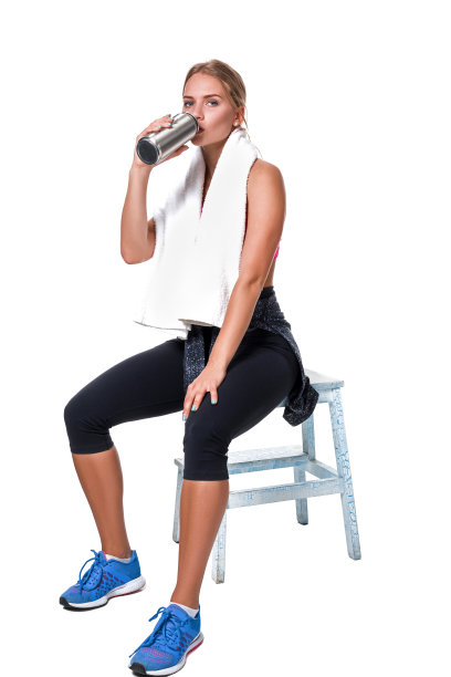 肖像运动的年轻女子疲惫后，一个健身房锻炼图片下载