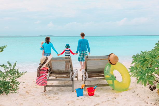 家庭海滩度假图片下载