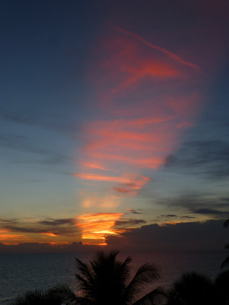 夕阳透过云窗图片下载