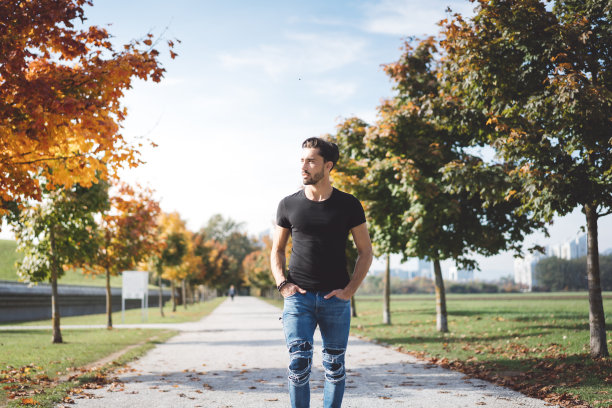 享受温暖的秋天图片下载