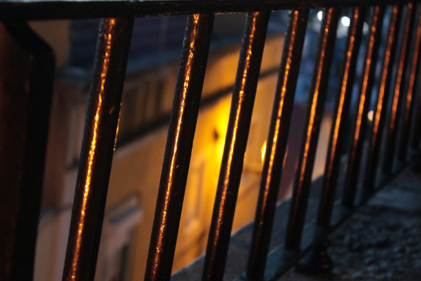 夜间金属反射图片下载