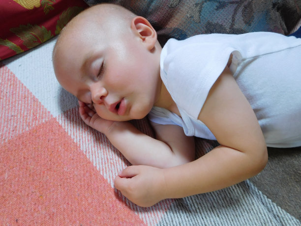 快睡着了图片下载