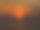 夕阳最后一缕阳光洒在天空的地平线上图片下载