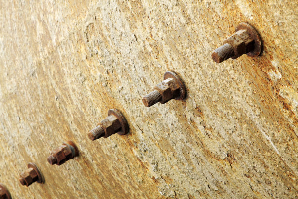 氧化锈蚀金属螺丝，特写照片图片下载