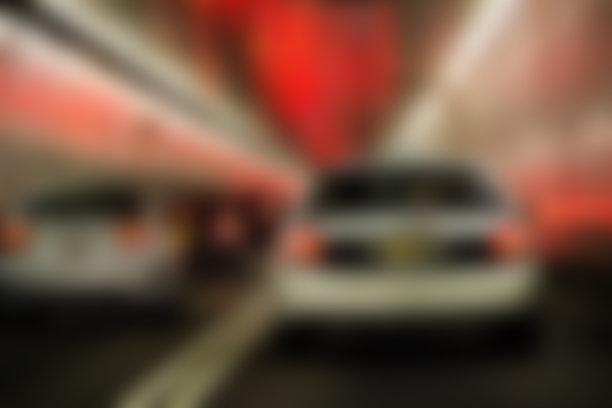 隧道里模糊不清的交通堵塞图片下载