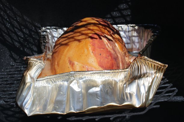 烤架上的熏火腿图片下载