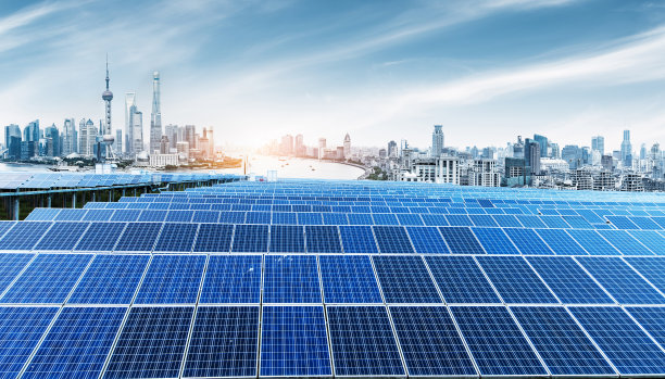 太阳能和现代城市图片下载