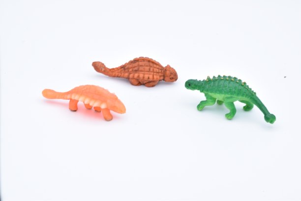 白色的塑料恐龙玩具图片下载