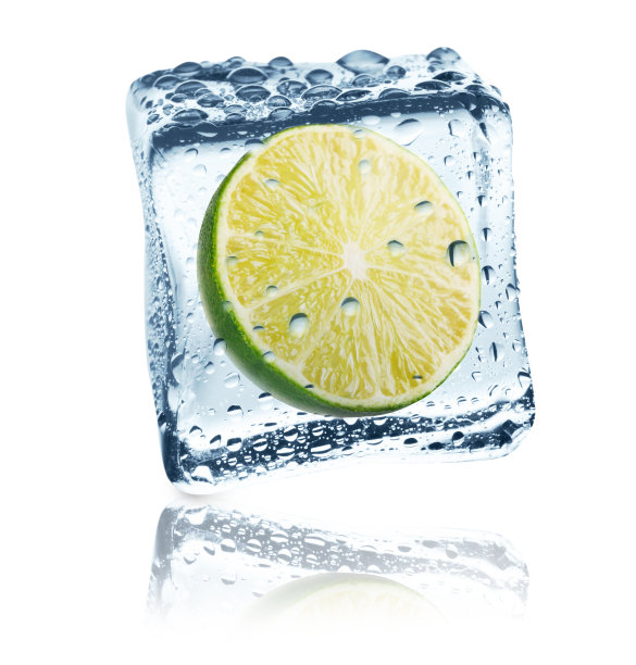 石灰冻在冰块中，孤立图片下载