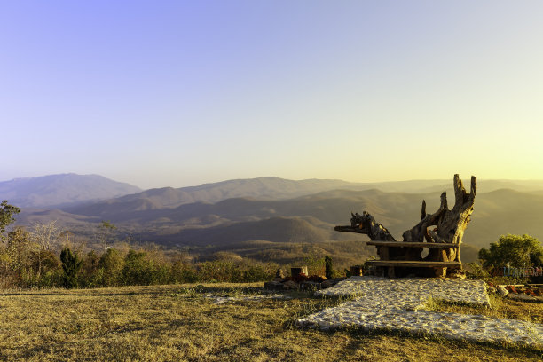 在晚上的山景与日落在梅詹姆Chaing Mai，泰国图片下载