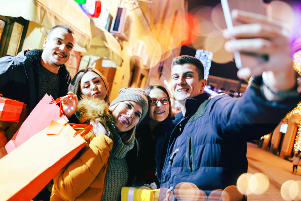 但首先让我们自拍一张图片下载