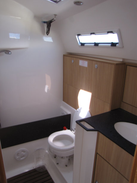 巴伐利亚40 BT ' 11号帆船上的厕所图片下载