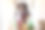 年轻女子打扫厨房图片下载