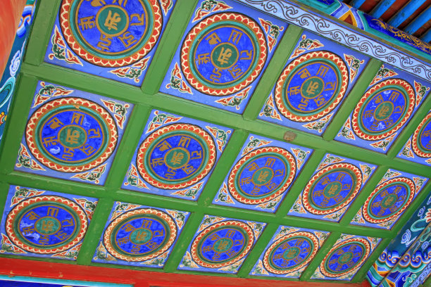 寺庙天花板装饰图案，特写照片素材图片