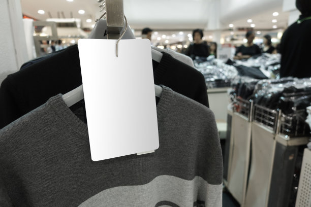 衣架上的衣服，靠近点图片下载