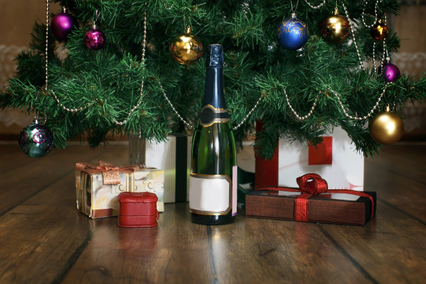 香槟，礼物，圣诞树图片下载