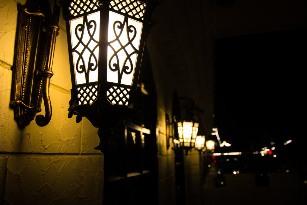 墙上的灯泡图片下载