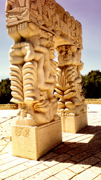 以色列特拉维夫市历史悠久的雅法峰公园的信仰之门图片下载