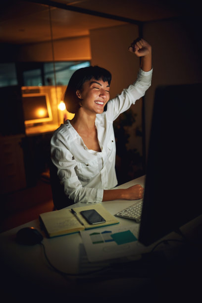 所以我才待到很晚!图片下载